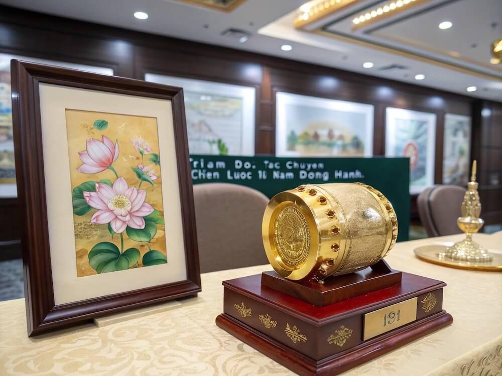 Quà tặng đối tác chiến lược lâu năm - Ý nghĩa & Lựa chọn