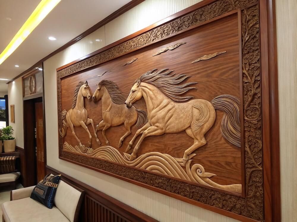 Tranh Mã Đáo Thành Công Gỗ – Biểu Tượng Thành Công Khắc Họa Bằng Gỗ Tự Nhiên