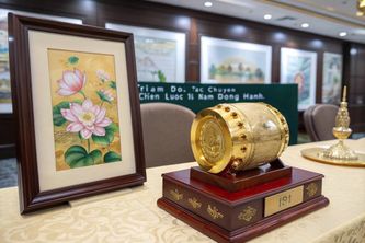 Quà tặng đối tác chiến lược lâu năm - Ý nghĩa & Lựa chọn