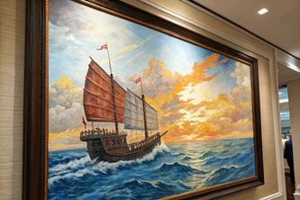 Tranh sơn dầu thuận buồm xuôi gió - Biểu tượng phong thủy nghệ thuật cho không gian sống và kinh doanh