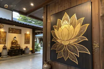Khám Phá Tác Dụng Kỳ Diệu của Tranh Hoa Sen Mạ Vàng trong Việc Cân Bằng Cuộc Sống!