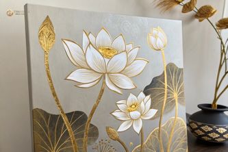 Bạn sẽ bất ngờ khi biết vàng đã nâng tầm giá trị nghệ thuật của tranh hoa sen như thế nào!