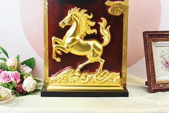 Tiết Lộ Bí Mật: Tượng Ngựa Mạ Vàng Đang Thay Đổi Cục Diện Quà Tặng Doanh Nghiệp