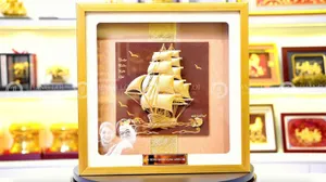 Tranh Thuyền Buồm Mạ Vàng 30x30cm — Biểu Tượng Tài Lộc Và Thuận Buồm Xuôi Gió