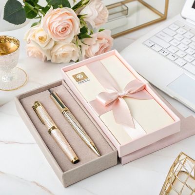 Gợi Ý Quà Tặng Sếp 8/3 Sang Trọng, Tinh Tế và Ý Nghĩa