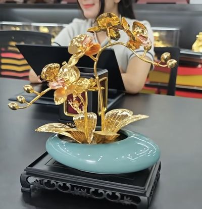 C&acirc;y hoa lan mạ v&agrave;ng 24k l&agrave; qu&agrave; tặng sếp nữ v&agrave; đối t&aacute;c VIP mang &yacute; nghĩa ph&uacute; qu&yacute; trường tồn gi&uacute;p thắt chặt mối quan hệ ngoại giao bền vững