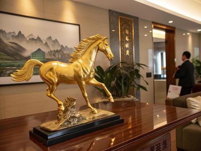 Ý Nghĩa Tượng Ngựa Mạ Vàng Trong Phong Thủy