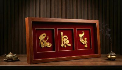 Tranh Ph&uacute;c Lộc Thọ mạ v&agrave;ng 24k chế t&aacute;c thủ c&ocirc;ng mang &yacute; nghĩa phong thủy đại c&aacute;t gi&uacute;p n&acirc;ng tầm kh&ocirc;ng gian sống sang trọng v&agrave; t&ocirc;n vinh c&aacute;c gi&aacute; trị văn h&oacute;a truyền thống