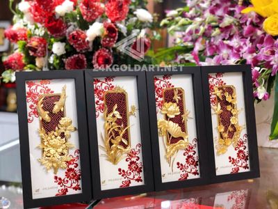Tranh tứ qu&yacute; mạ v&agrave;ng 24k trưng b&agrave;y thực tế tại showroom gi&uacute;p kh&aacute;ch h&agrave;ng kiểm chứng chất lượng chế t&aacute;c tinh xảo v&agrave; khẳng định uy t&iacute;n thương hiệu qu&agrave; tặng cao cấp