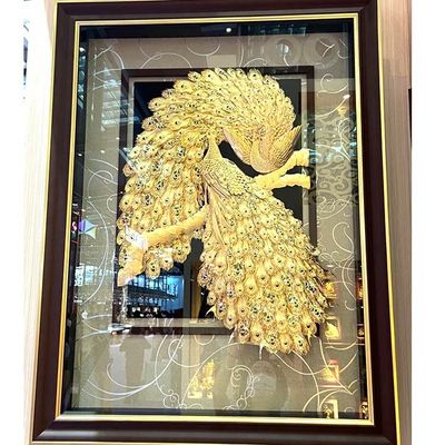 Tranh Chim C&ocirc;ng mạ v&agrave;ng chế t&aacute;c thủ c&ocirc;ng từ v&agrave;ng l&aacute; 24k - Qu&agrave; tặng mạ v&agrave;ng cao cấp biểu tượng cho sự thịnh vượng gi&uacute;p t&ocirc;n vinh vị thế, khẳng định đẳng cấp doanh nh&acirc;n v&agrave; thắt chặt mối quan hệ ngoại giao