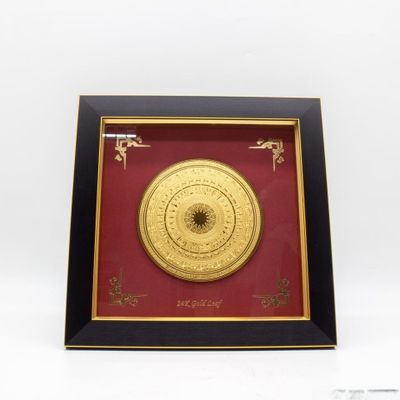Tranh Trống Đồng mạ v&agrave;ng chế t&aacute;c thủ c&ocirc;ng từ v&agrave;ng l&aacute; 24k - Qu&agrave; tặng mạ v&agrave;ng cao cấp mang đậm gi&aacute; trị văn h&oacute;a v&agrave; biểu tượng th&agrave;nh c&ocirc;ng gi&uacute;p thắt chặt mối quan hệ ngoại giao, t&ocirc;n vinh vị thế v&agrave; khẳng định đẳng cấp doanh nh&acirc;n