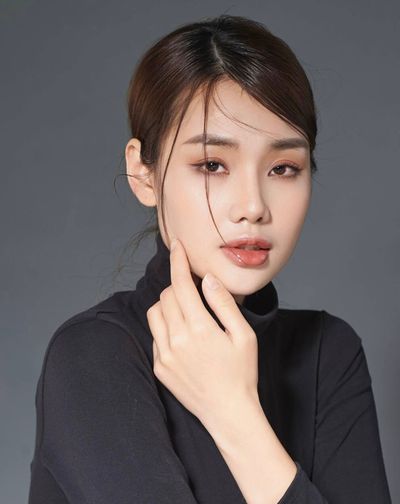 ảnh gốc tranh chân dung thuý hồng