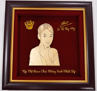 tranh chân dung thuý hồng mạ vàng