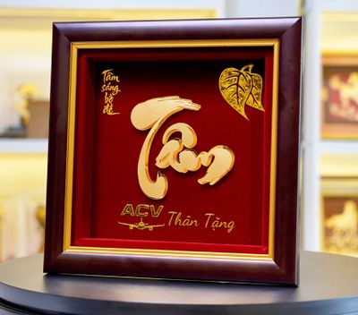 Tranh chữ Tâm mạ vàng 24K in logo ACV — chế tác theo yêu cầu tại Quà Tặng Mạ Vàng Thắng Lợi