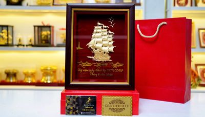 Tranh Thuyền Buồm Mạ Vàng 25 20cm Thiết Kế Riêng cho tông ty timcorp