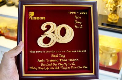 Tranh tri ân nhân viên nhân ngày Kỷ Niệm 30 Năm Thành Lập Công Ty Mạ Vàng 24k