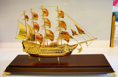mô hình thuyền buồm mạ vàng 51cm