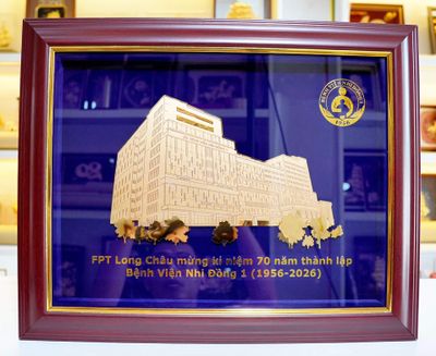 tranh toà nhà bệnh viện nhi đồng mạ vàng 24k