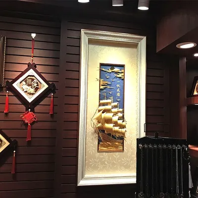 tranh-thuyen-buom-ma-vang-optimized.jpg Tranh thuyền buồm mạ vàng 24k chế tác thủ công mang ý nghĩa thuận buồm xuôi gió giúp thắt chặt mối quan hệ và tôn vinh vị thế của đối tác VIP