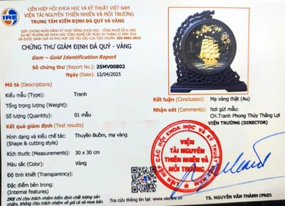 Giấy kiểm định tuổi v&agrave;ng l&aacute; 24k cho tranh Thuận Buồm Xu&ocirc;i Gi&oacute; 30x31cm gi&uacute;p khẳng định gi&aacute; trị thực thể v&agrave; tạo ấn tượng s&acirc;u sắc về giải ph&aacute;p qu&agrave; tặng cao cấp