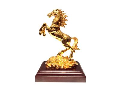 Tượng ngựa mạ v&agrave;ng 24k chế t&aacute;c thủ c&ocirc;ng mang &yacute; nghĩa m&atilde; đ&aacute;o th&agrave;nh c&ocirc;ng gi&uacute;p t&ocirc;n vinh vị thế l&atilde;nh đạo v&agrave; tạo ấn tượng s&acirc;u sắc về giải ph&aacute;p qu&agrave; tặng đối t&aacute;c VIP